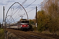 Peu après la gare de Morcenx, voila la BB 9315 sur un Lunéa à vide le 09.11.2008